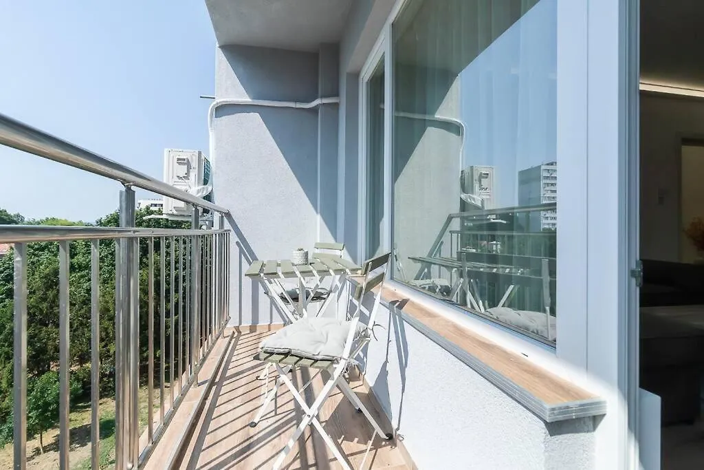 Apartment Cinderella Warna