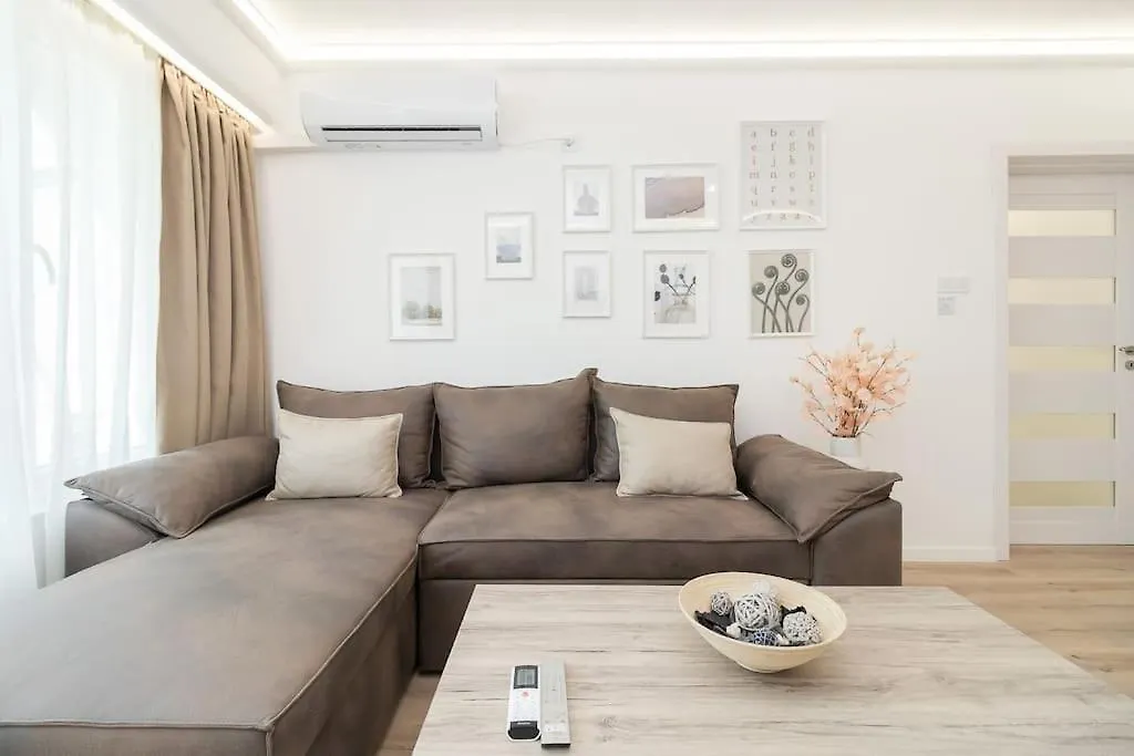 Apartment Cinderella Warna
